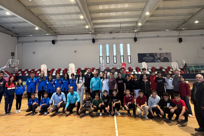 Ulubey'de Gençlik ve Spor İlçe Müdürlüğünün Düzenlediği Tenis turnuvası Keyif Verdi