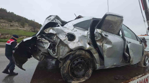 Kütahya’da otomobil uçuruma yuvarlandı: 1 ölü, 1 ağır yaralı