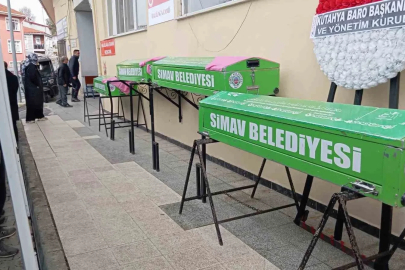 Uşak’taki kazada hayatını kaybeden 4 kişilik aile toprağa verildi
