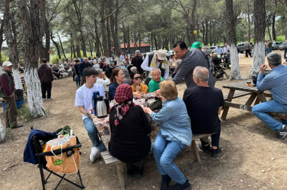 İzmir Uşak Ulubeyliler Derneği Ulubeylileri Yakaköy Pikniğinde Biraraya Getirdi