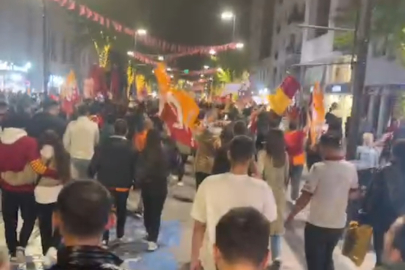 Galatasaray'ın Üst üste 4. Şampiyonluğu Garantiledi, Uşak'lı Galatasaraylılar Yollara Döküldü