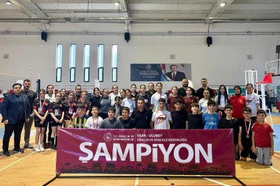 Ulubey'de 19 Mayıs Etkinlikleri İçerisinde Düzenlenen Badminton Turnuvası Tamamlandı