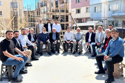 Ak Parti Uşak Heyeti Fatih Eğitim ve Kültür Vakfı’nın yeni öğrenci yurdu ve kreş inşaat alanında düzenlenen hayır yemeğine katıldı