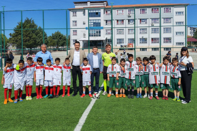 İlkokuldaki Futbol Turnuvasının Başlangıç Vuruşunu Milletvekili Fahrettin Tuğrul Yaptı