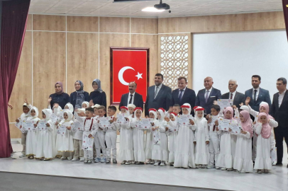 MHP Eşme Heyeti 4-6 Yaş Mezuniyetine Katıldı
